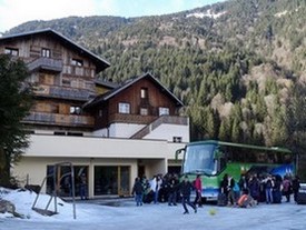 classe colonie montagne decouverte rousse sejour groupe gite hebergement ski pension vacance centre morzine 2